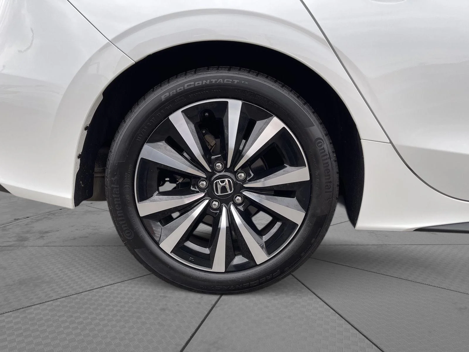 Used 2024 Platinum White Pearl Honda EX-L image 20