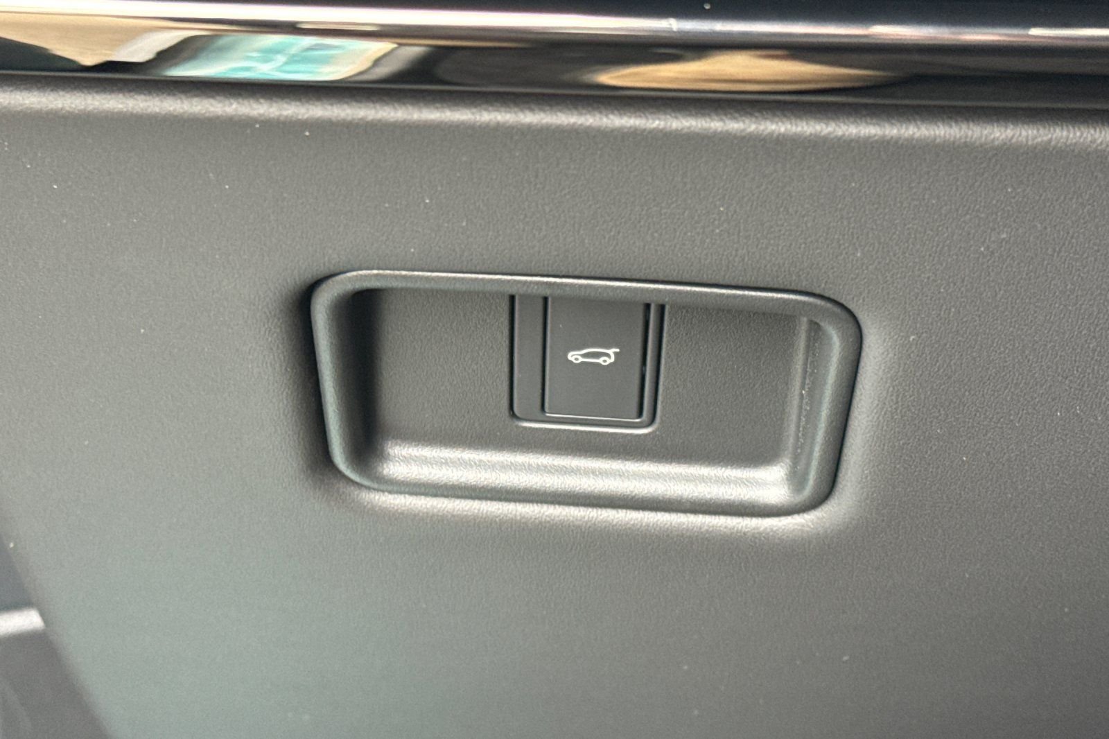 New 2026 Santorini Black Land Rover SE image 32