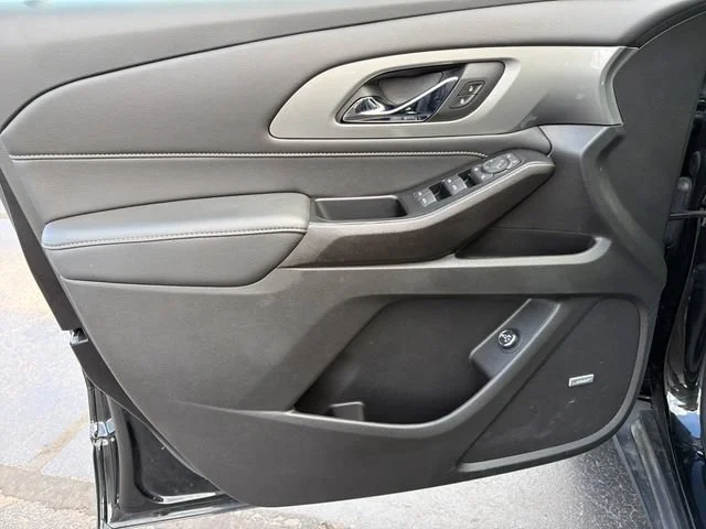 Used 2023 Mosaic Black Metallic Chevrolet LT Leather image 17