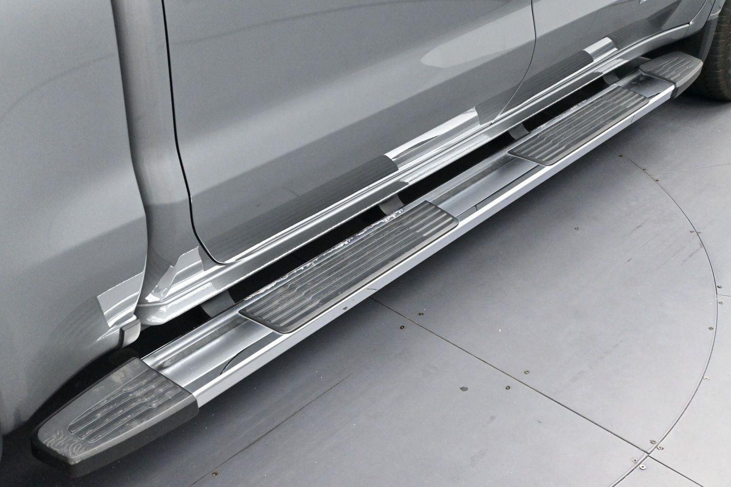 Used 2024 Sterling Metallic GMC Denali image 9