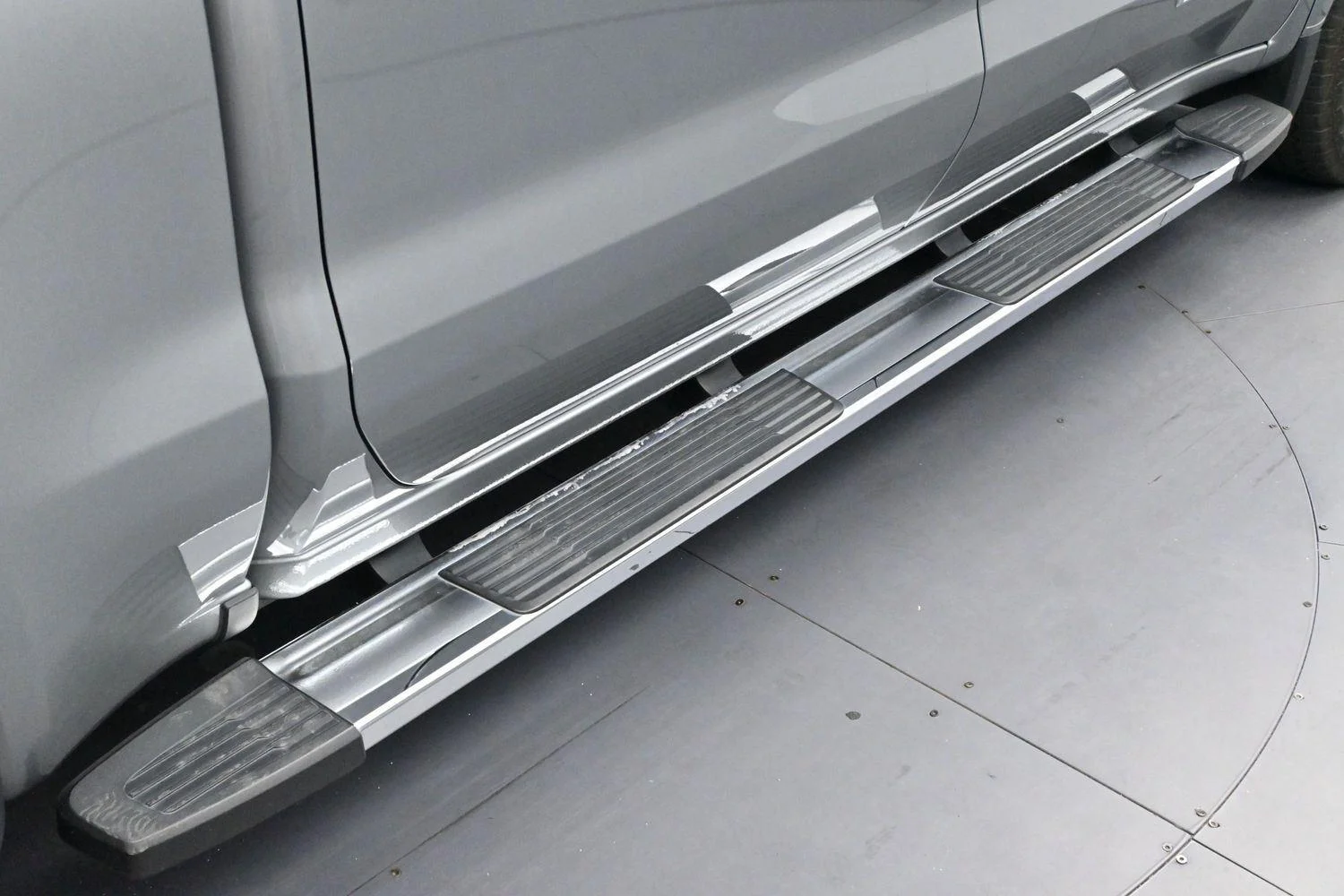 Used 2024 Sterling Metallic GMC Denali image 9