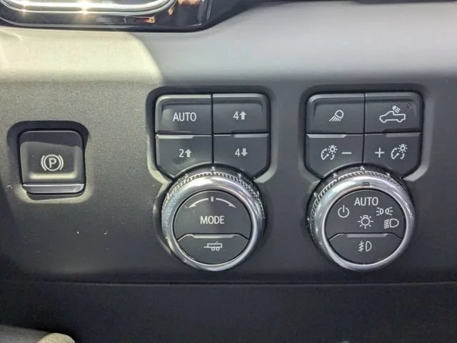 Used 2025 Onyx Black GMC Denali image 25