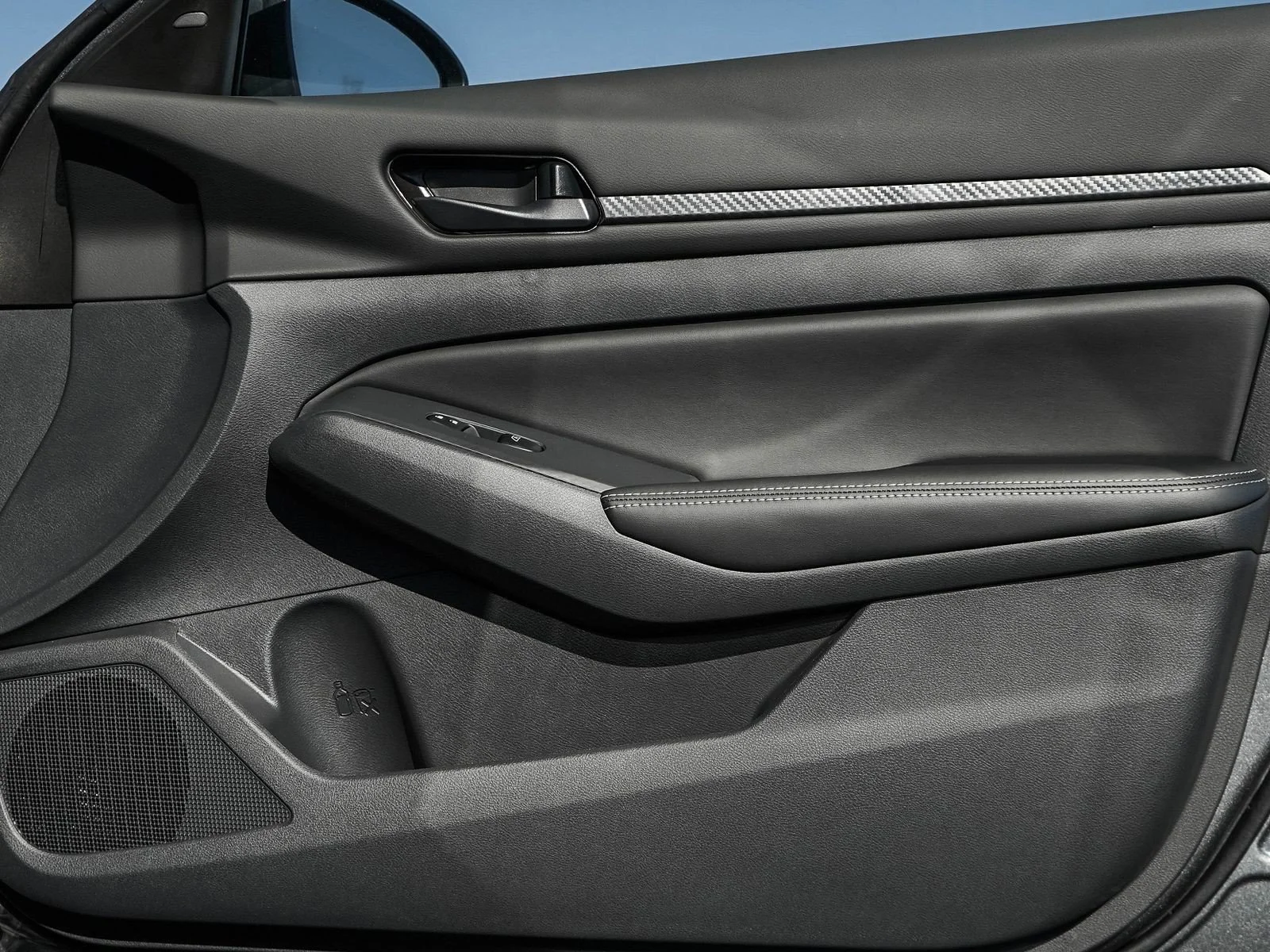 New 2026 Gun Metallic Nissan 2.5 SV image 8