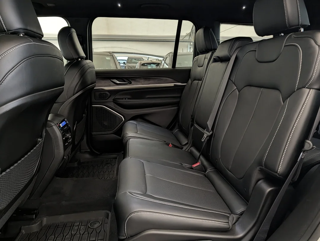 New 2026 White Jeep Limited Reserve - - 4x4 - CommandView Sunroof - Nappa Leather Seats & More! image 28