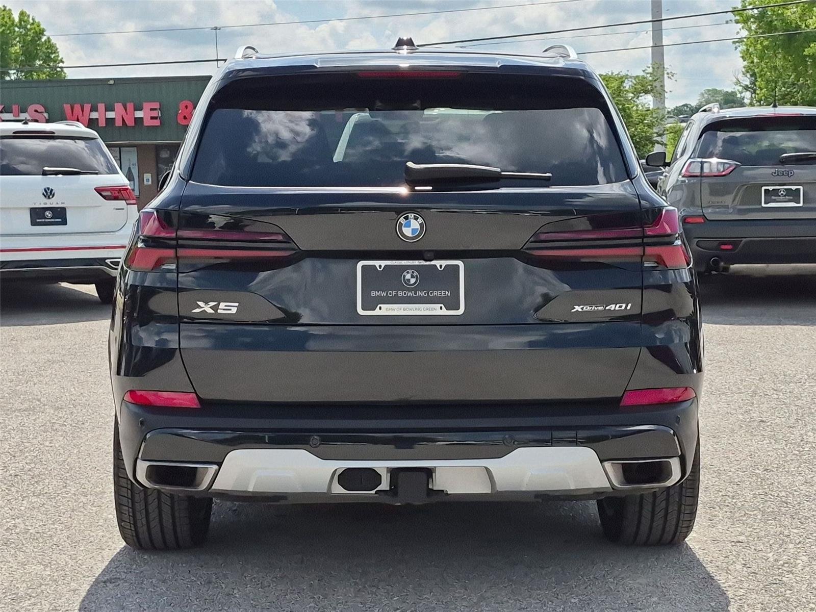 Used 2024 Black Sapphire Metallic BMW xDrive40i image 4
