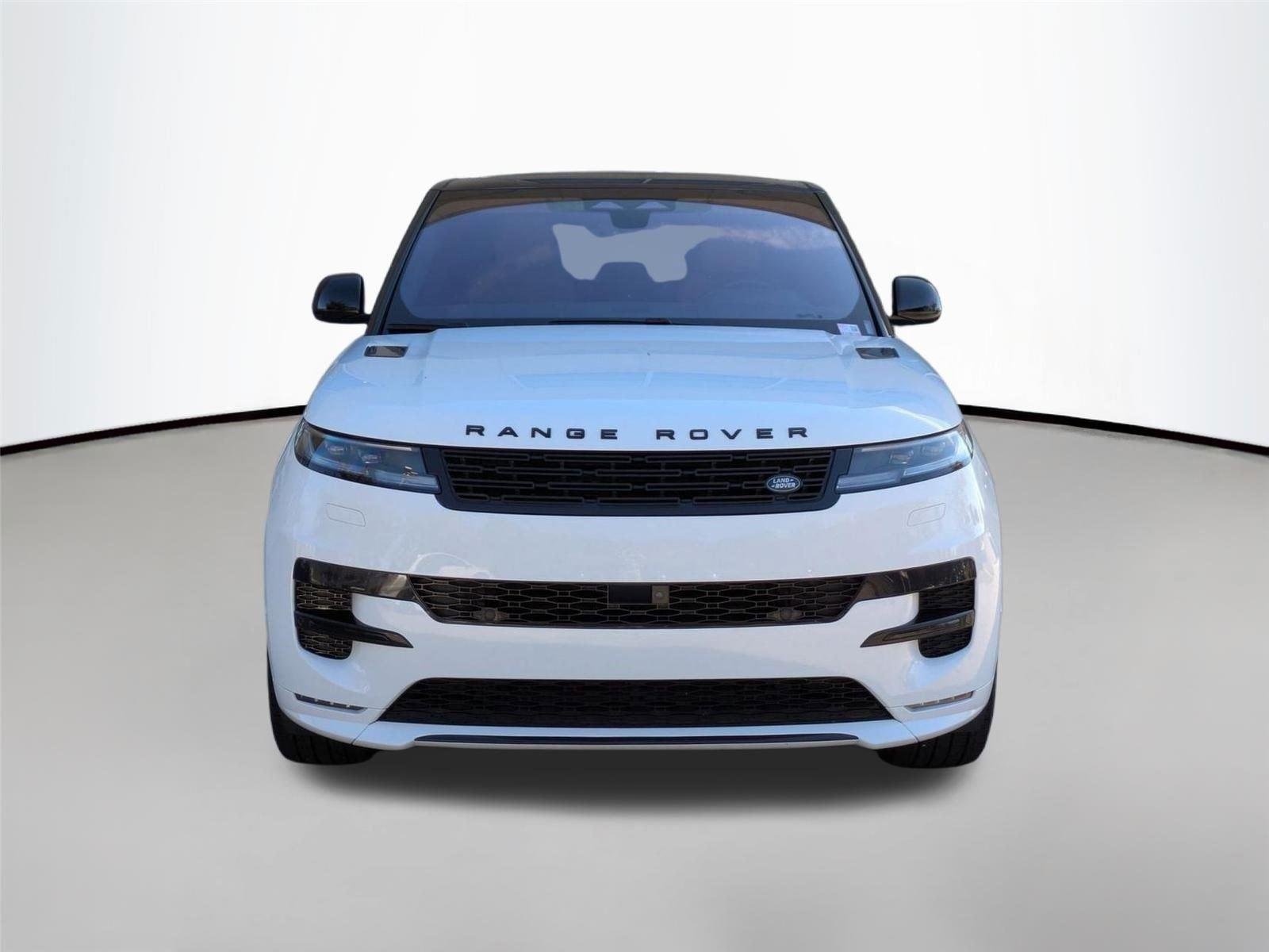 Used 2023 Fuji White Land Rover SE Dynamic image 2