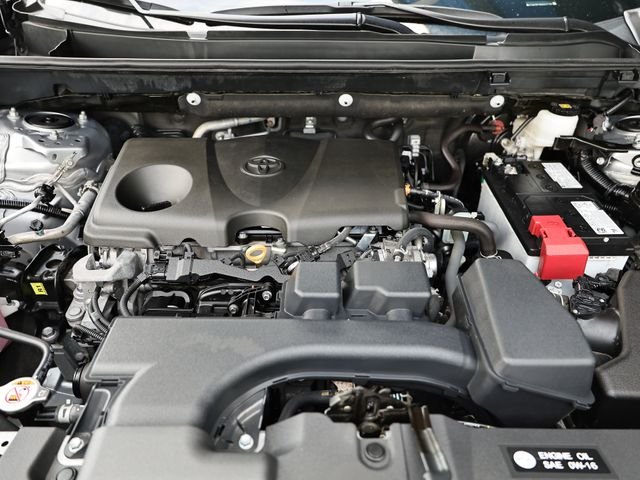 Used 2025 Silver Sky Metallic Toyota XLE image 29