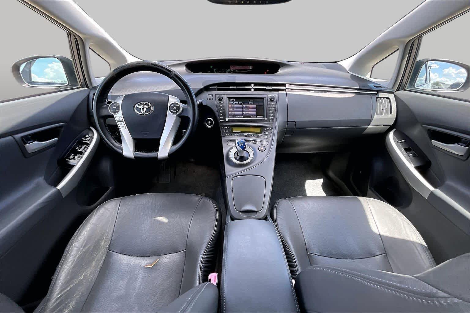 Used 2011 Winter Gray Metallic Toyota I image 15