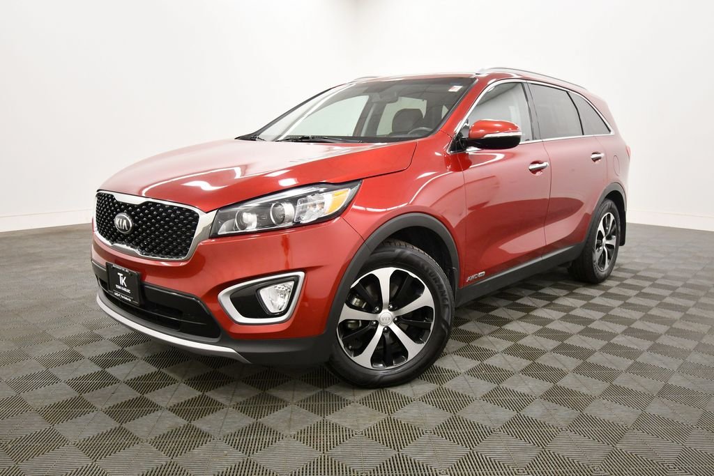 Used 2017 Kia Sorento EX with VIN 5XYPHDA53HG309086 for sale in Rochester, Minnesota
