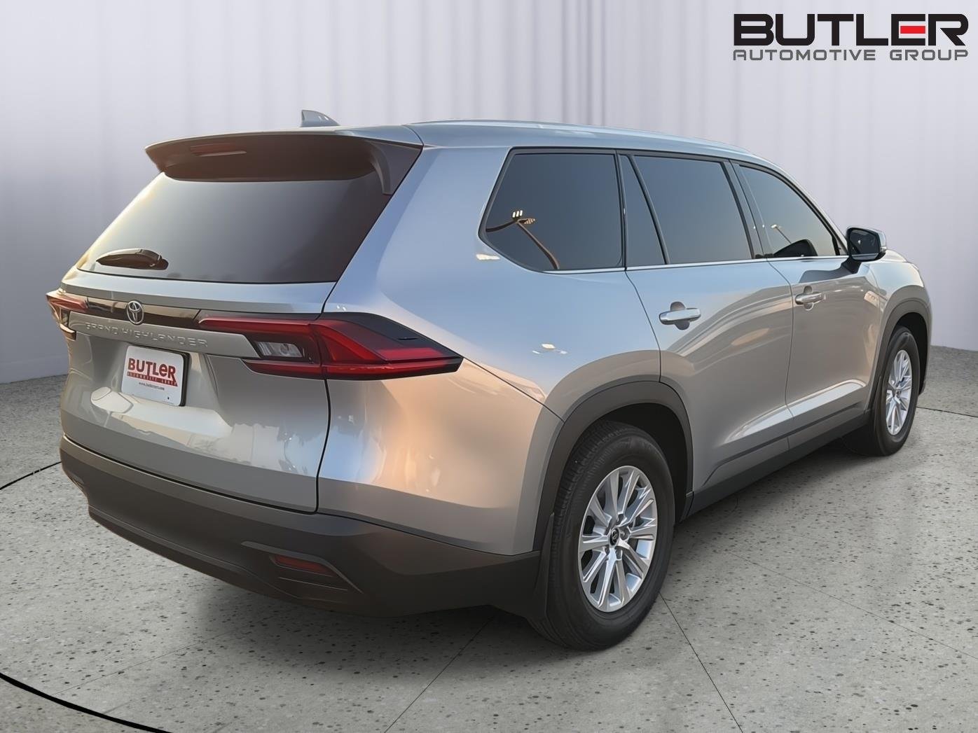Certified Used 2025 Celestial Silver Metallic Toyota XLE image 6