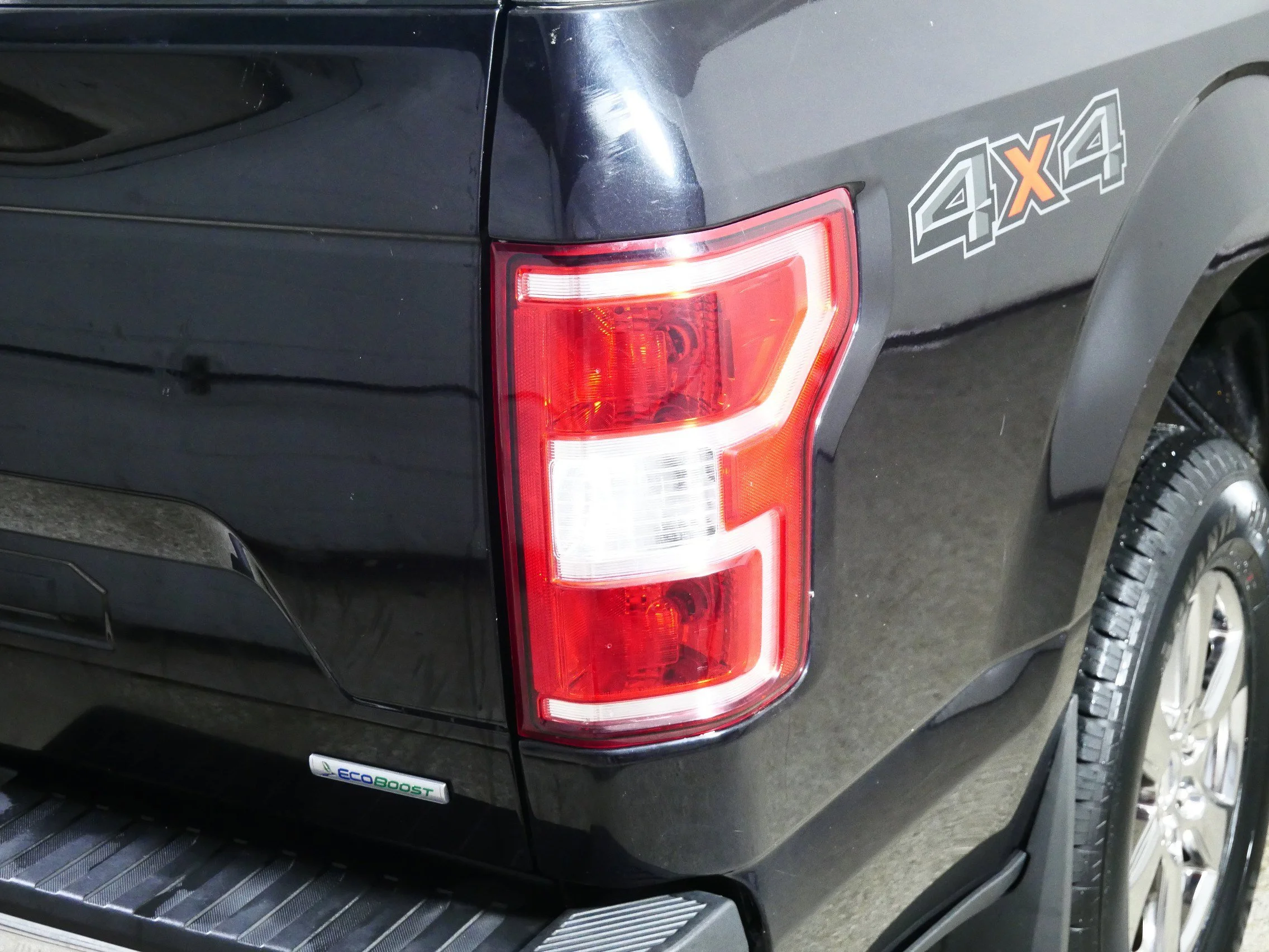 Used 2020 Agate Black Metallic Ford XLT image 17