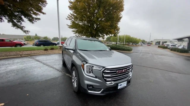 Used 2024 Silver GMC SLT image 2