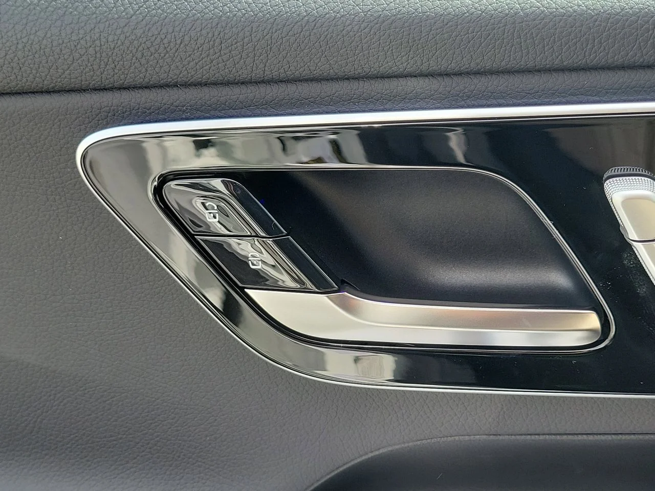 New 2026 Polar White Mercedes-Benz GLC 300 image 23