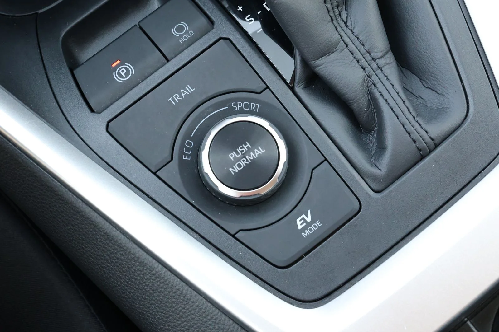 Used 2025 White Toyota LE image 23