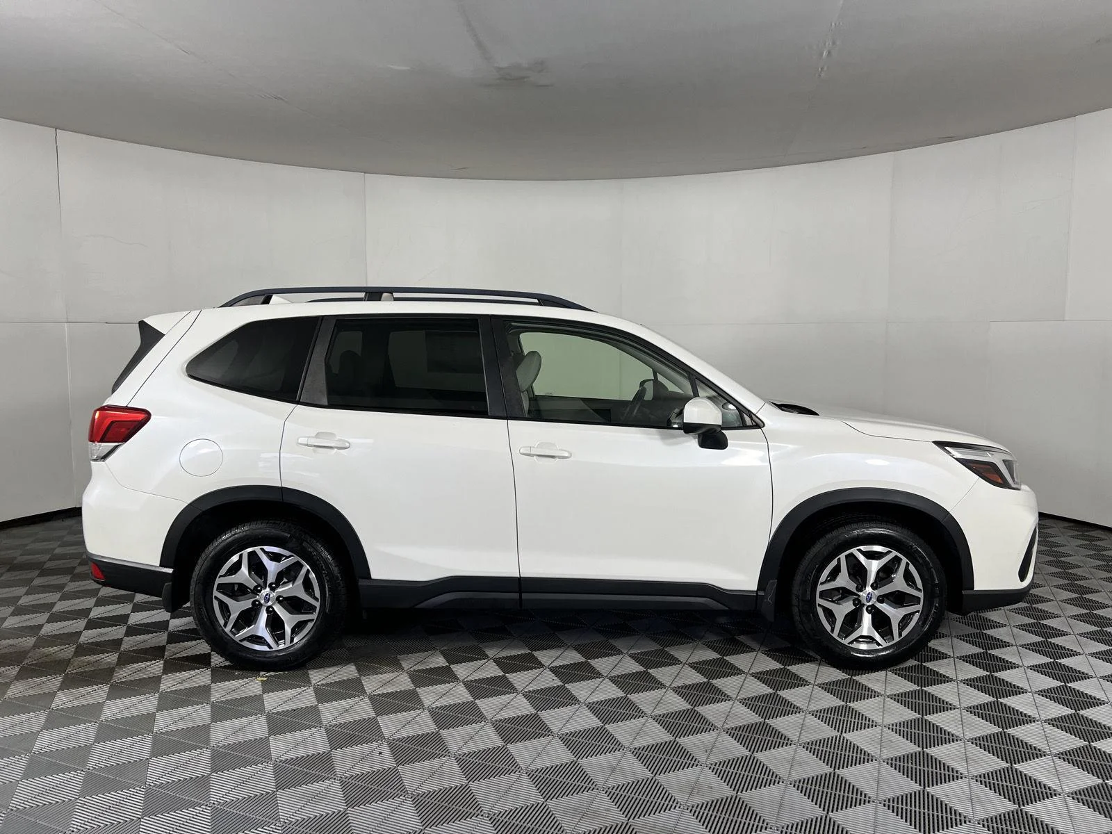 Used 2019 Crystal White Pearl Subaru Premium image 24