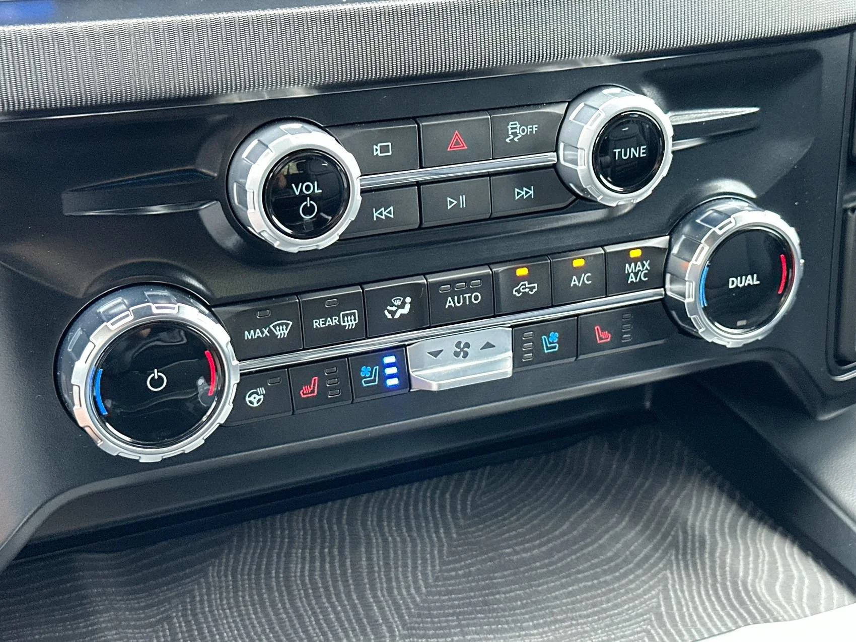 Used 2025 Avalanche Ford Platinum image 19