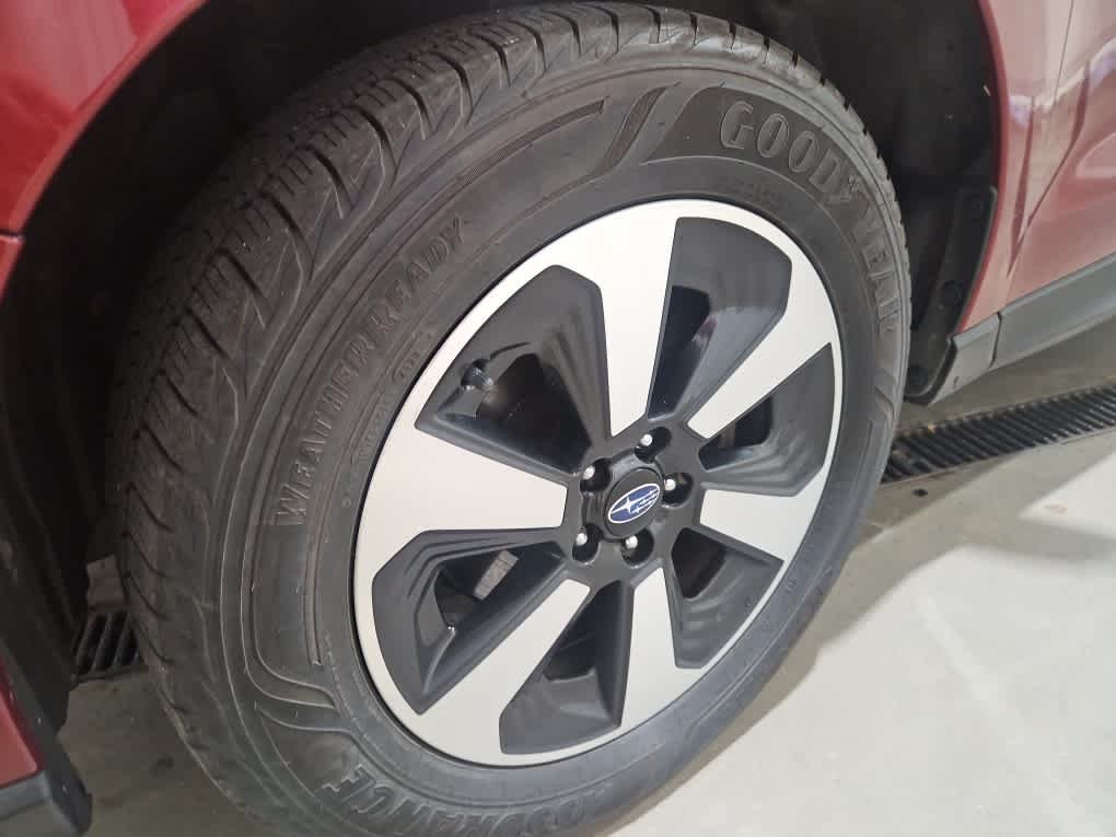Used 2018 Venetian Red Pearl Subaru Premium image 16