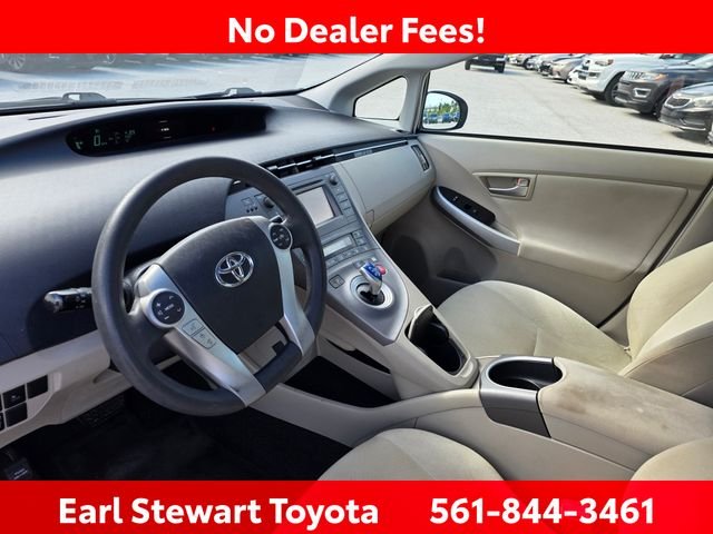Used 2013 White Toyota Three image 8