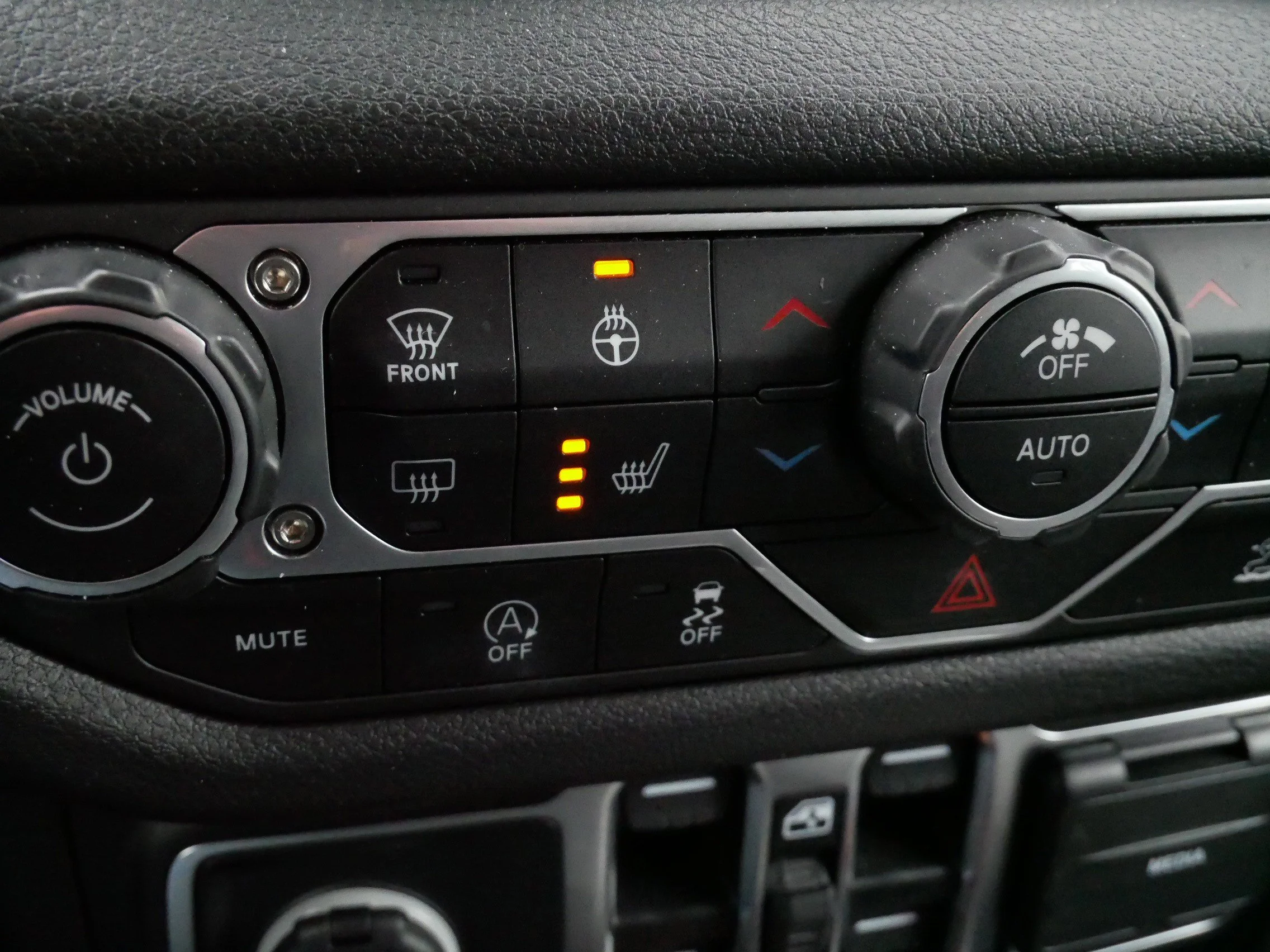Used 2025 Fathom Blue Pearlcoat Jeep Sport S image 28