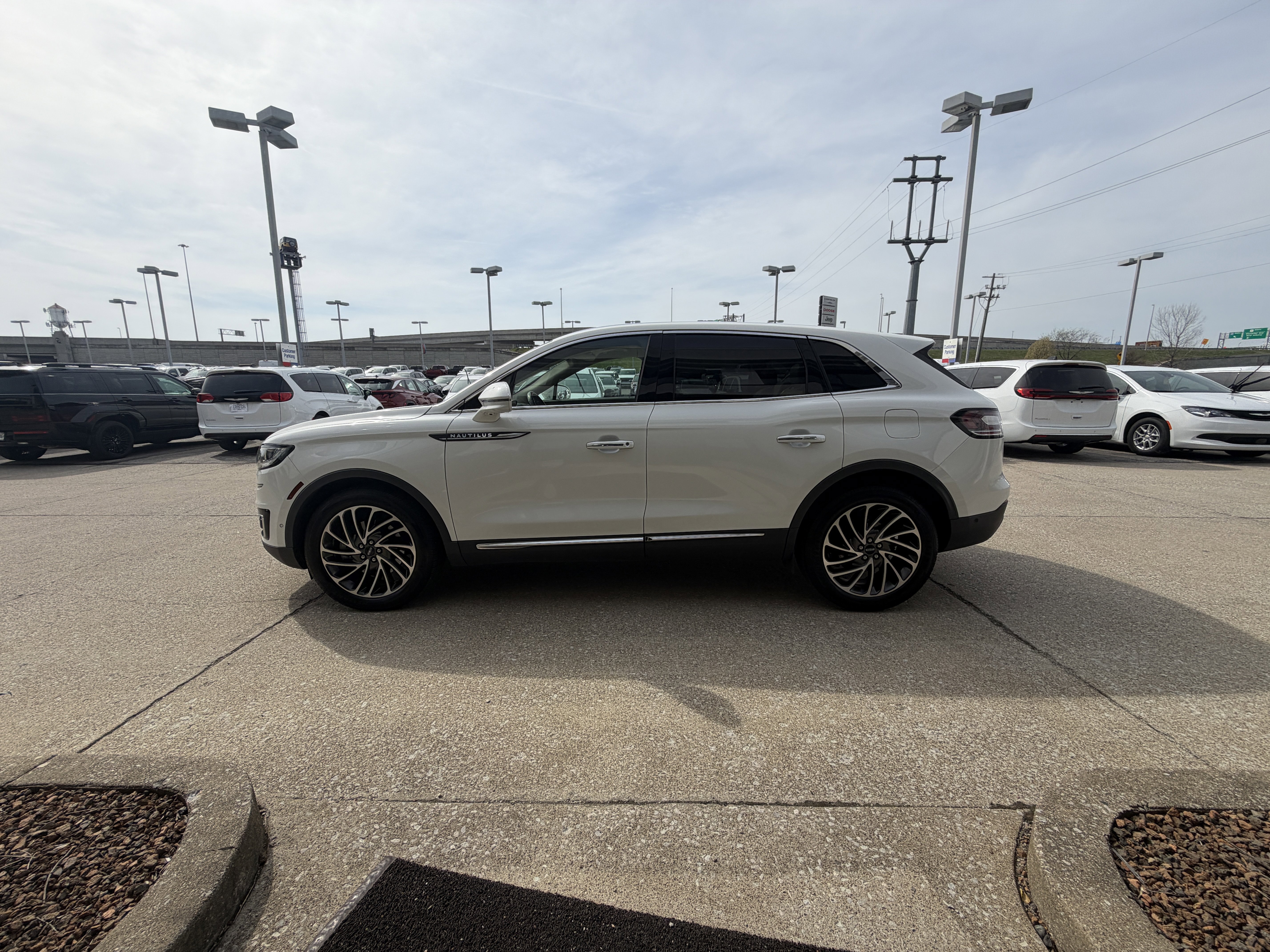 Used 2020 Pristine White Lincoln Reserve image 11