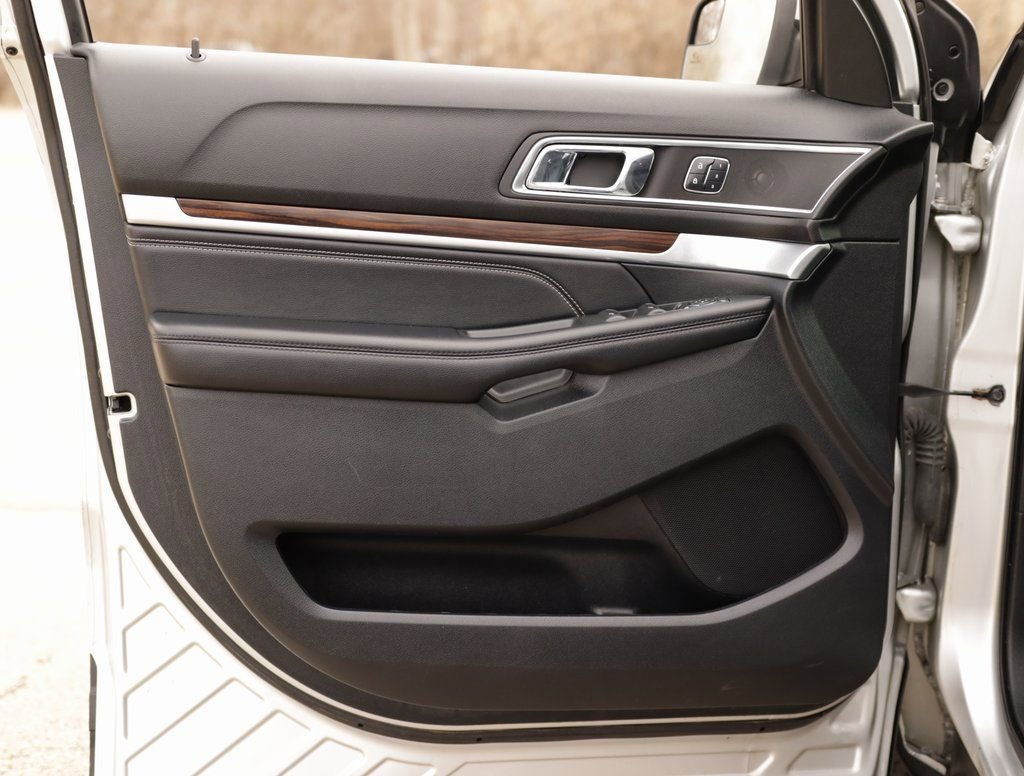 Used 2018 Silver Ford Limited image 22