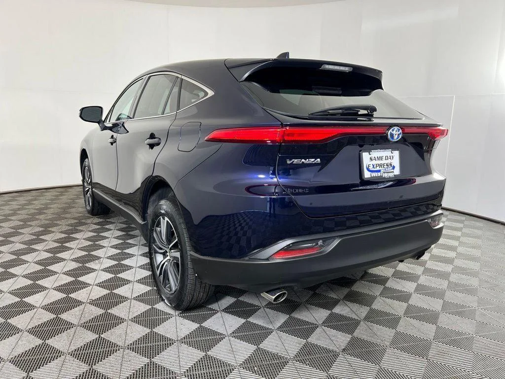 Used 2024 Blueprint Toyota LE image 15