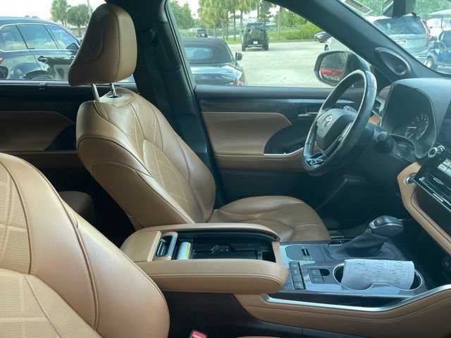 Used 2020 Moon Dust Toyota Platinum image 8