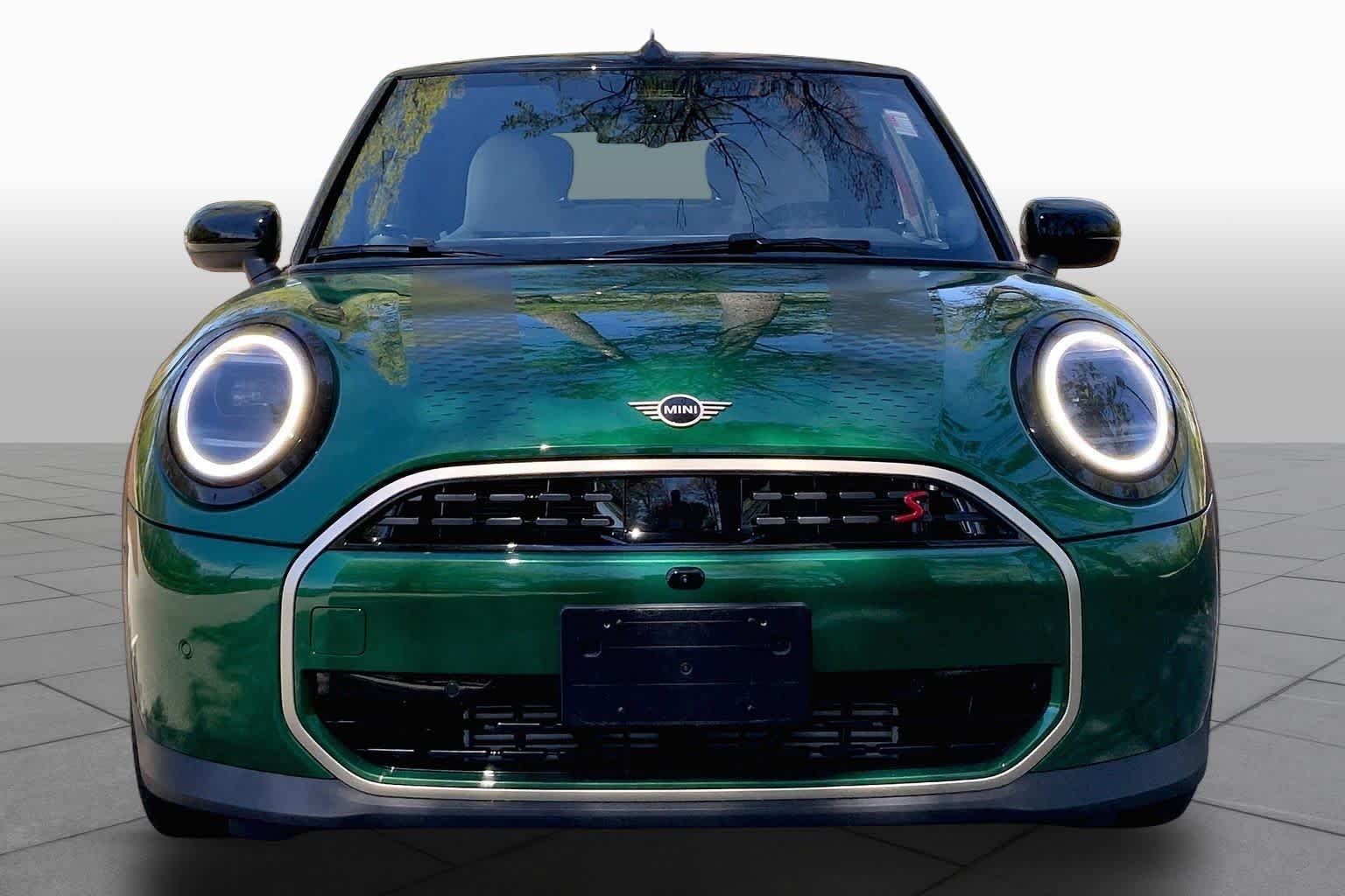 New 2026 British Racing Green IV Metallic MINI Iconic image 3