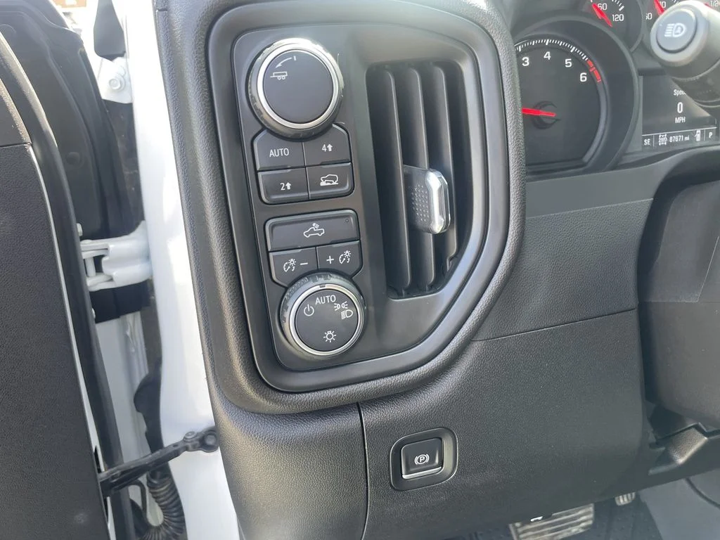 Used 2022 Summit White Chevrolet Custom image 18