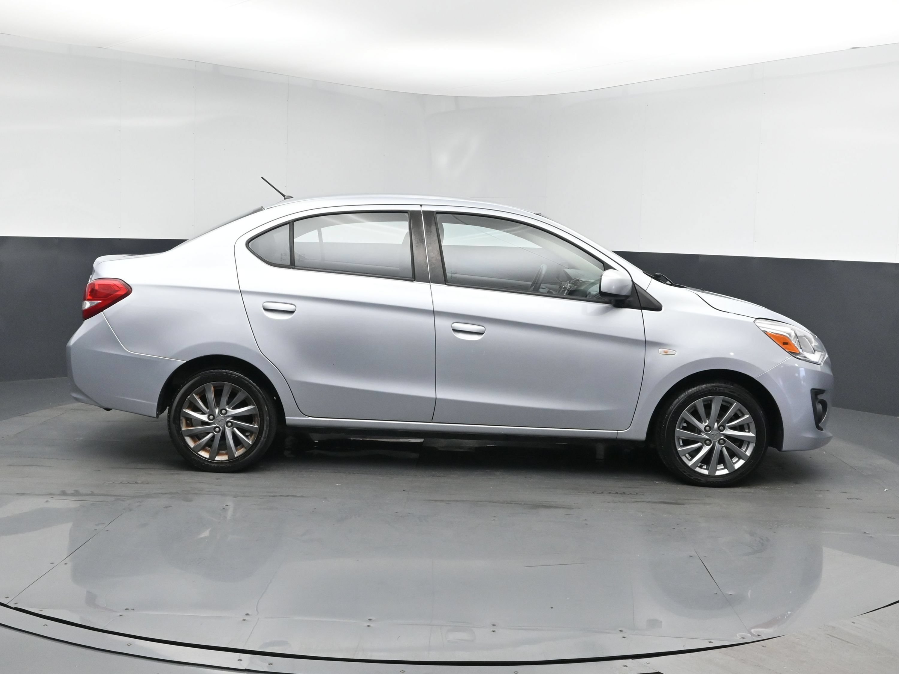 Used 2018  Mitsubishi ES image 3