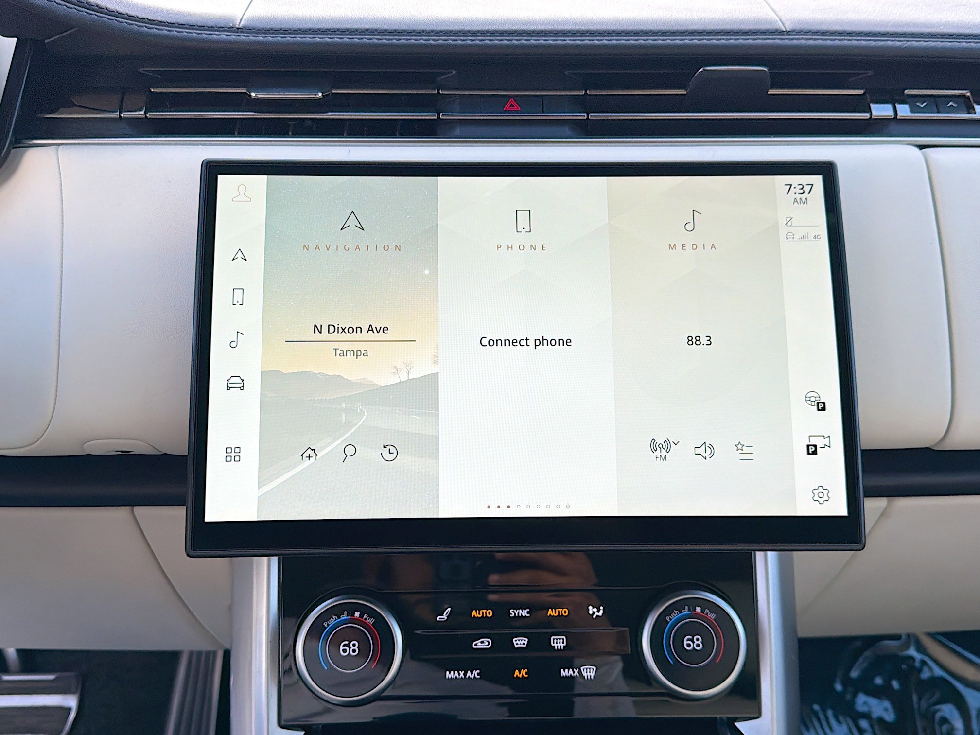Certified Used 2023 White Land Rover Autobiography image 31