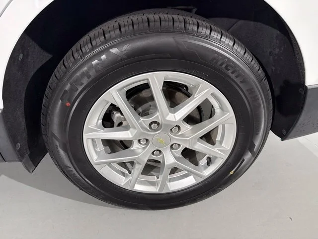 Used 2022 White Chevrolet LT image 6