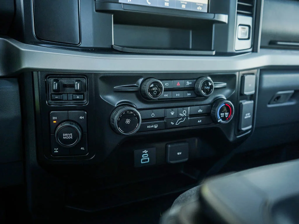 New 2027 Oxford White Ford F-350® XLT image 24