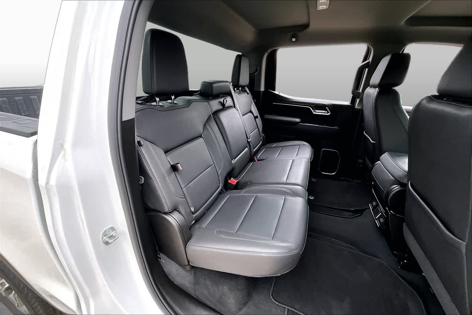 Used 2025 Summit White GMC SLT image 20