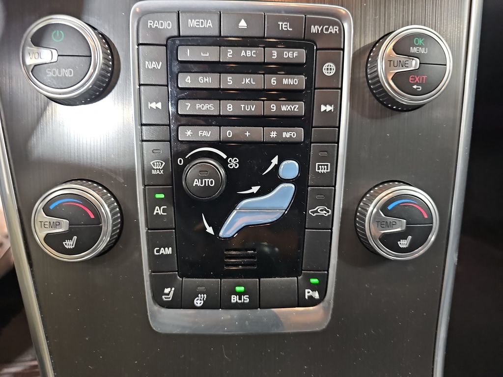 Used 2015 Silver Volvo T6 image 26