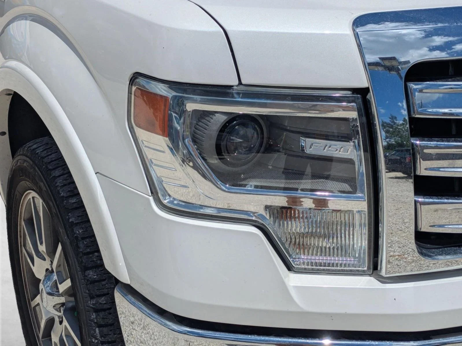 Used 2013  Ford Platinum image 9