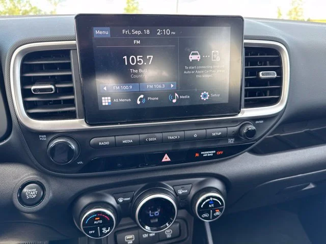Used 2025  Hyundai SEL image 11