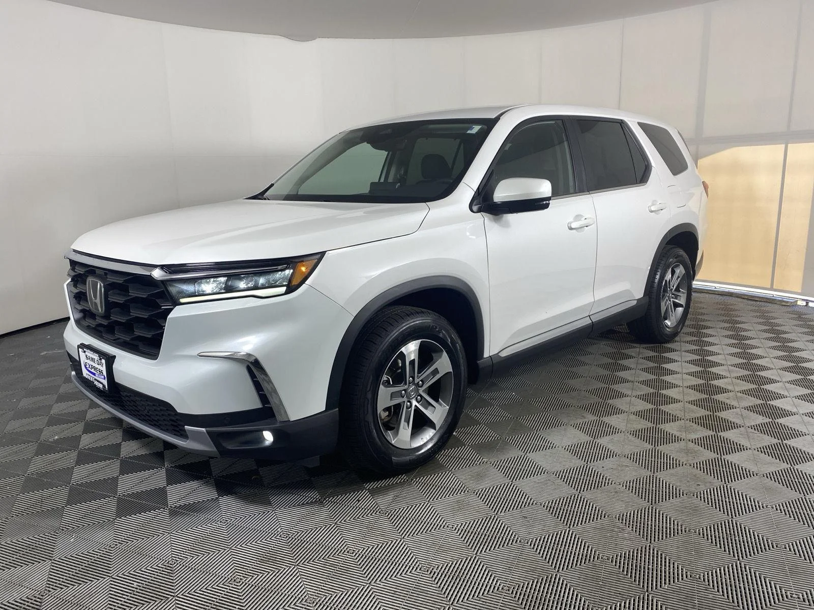 Used 2023 Platinum White Pearl Honda EX-L image 3