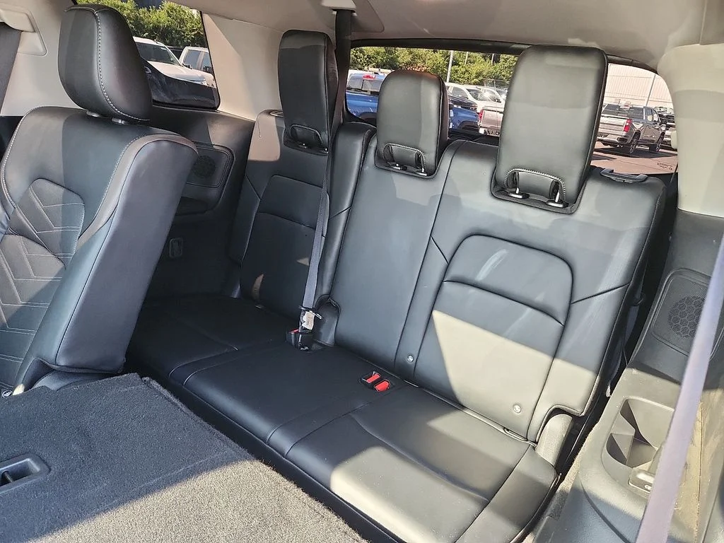Used 2023 Blue Nissan Platinum image 11