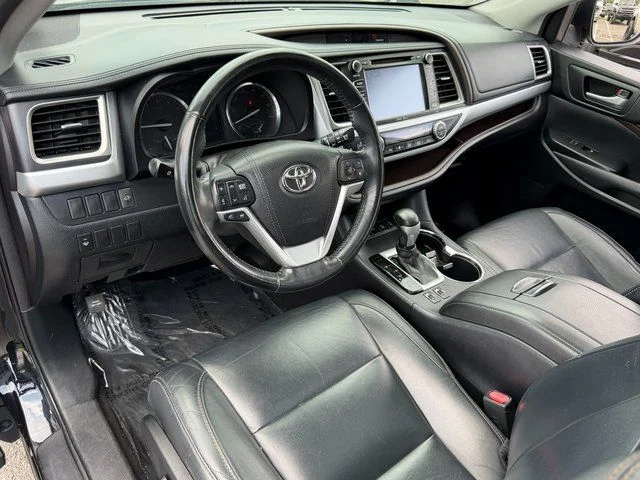 Used 2015 Black Toyota XLE V6 image 20