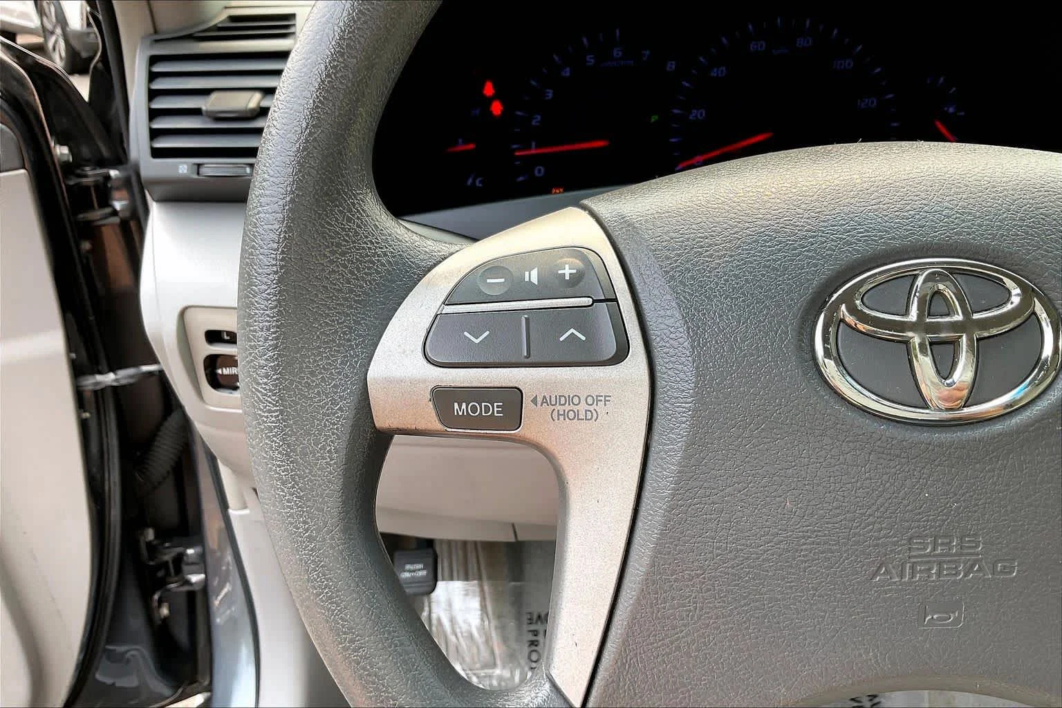 Used 2010 MAGNETIC GRAY MET. Toyota  image 22