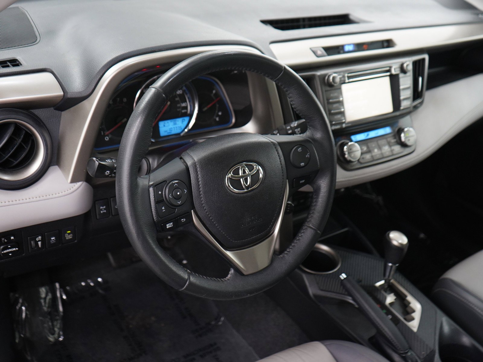 Used 2015 Barcelona Red Metallic Toyota Limited image 21