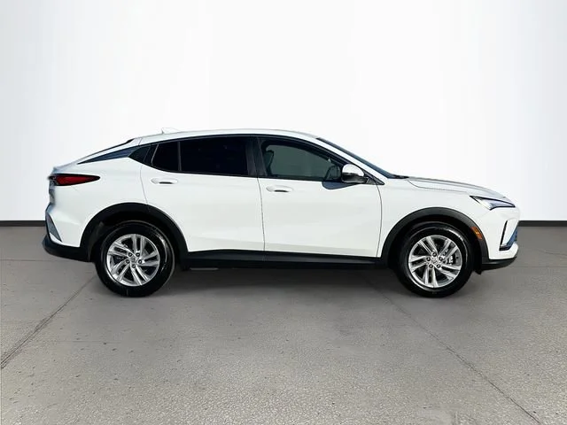Used 2026 Summit White Buick Preferred image 3