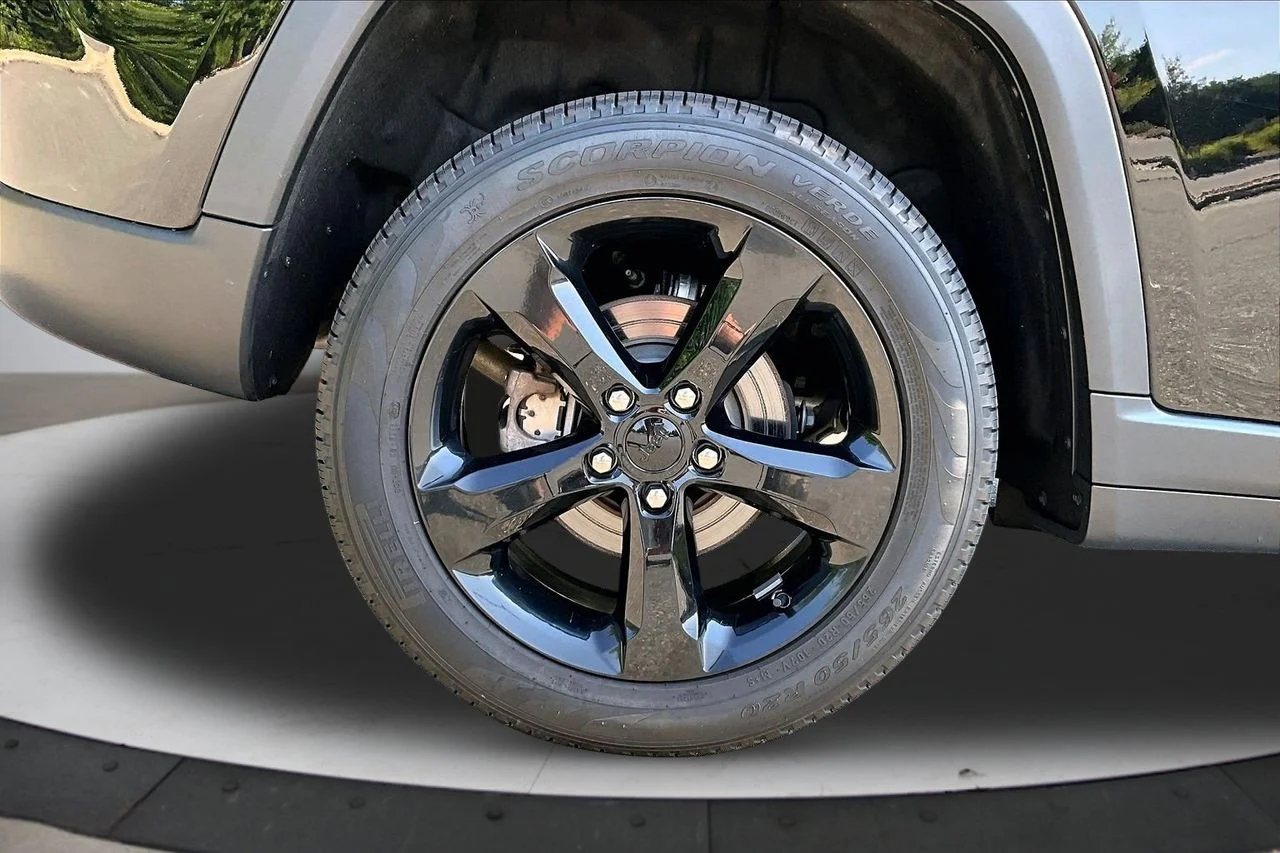 Used 2023 Black Jeep Limited image 36