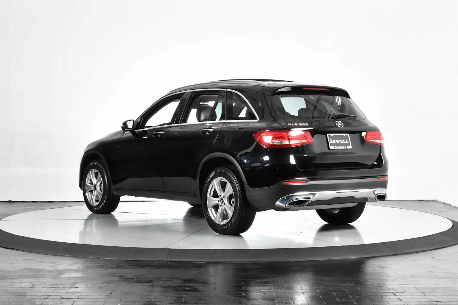 Used 2018 Black Mercedes-Benz GLC 300 image 4