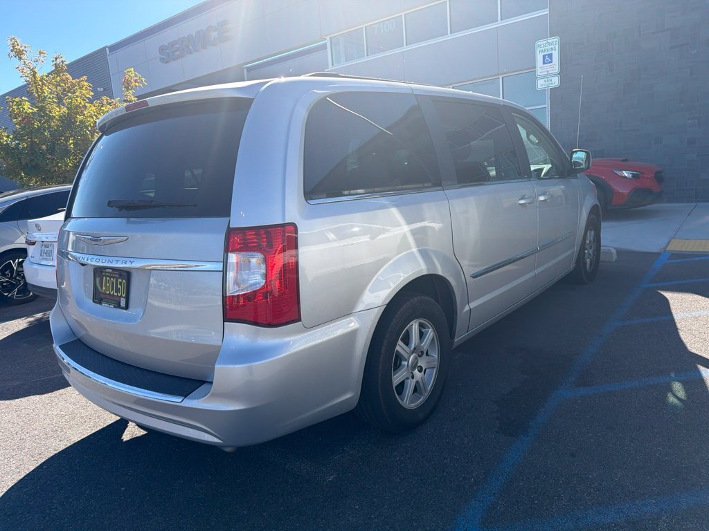 Used 2012 Silver Chrysler Touring image 3