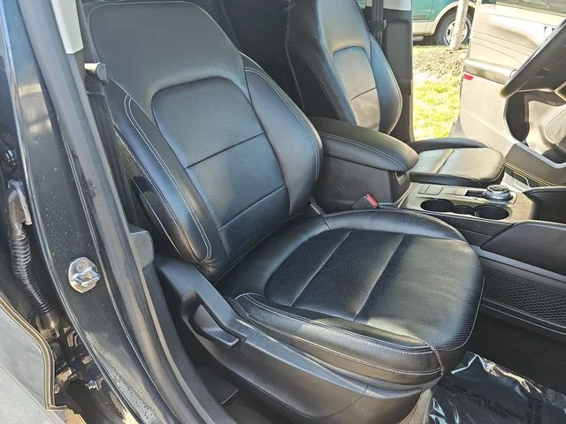 Used 2022 Blue Ford SEL image 10