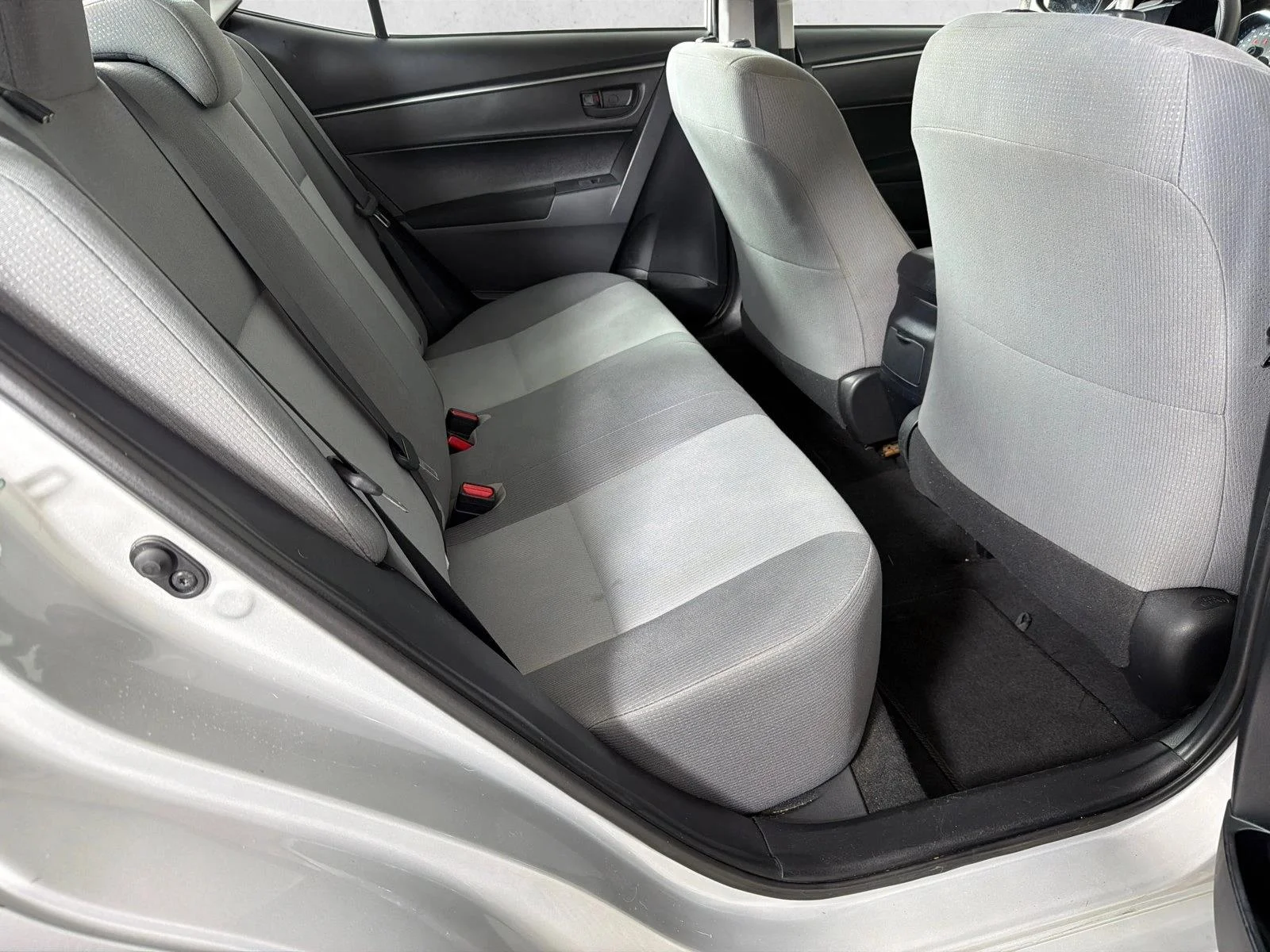 Used 2016 White Toyota L image 15