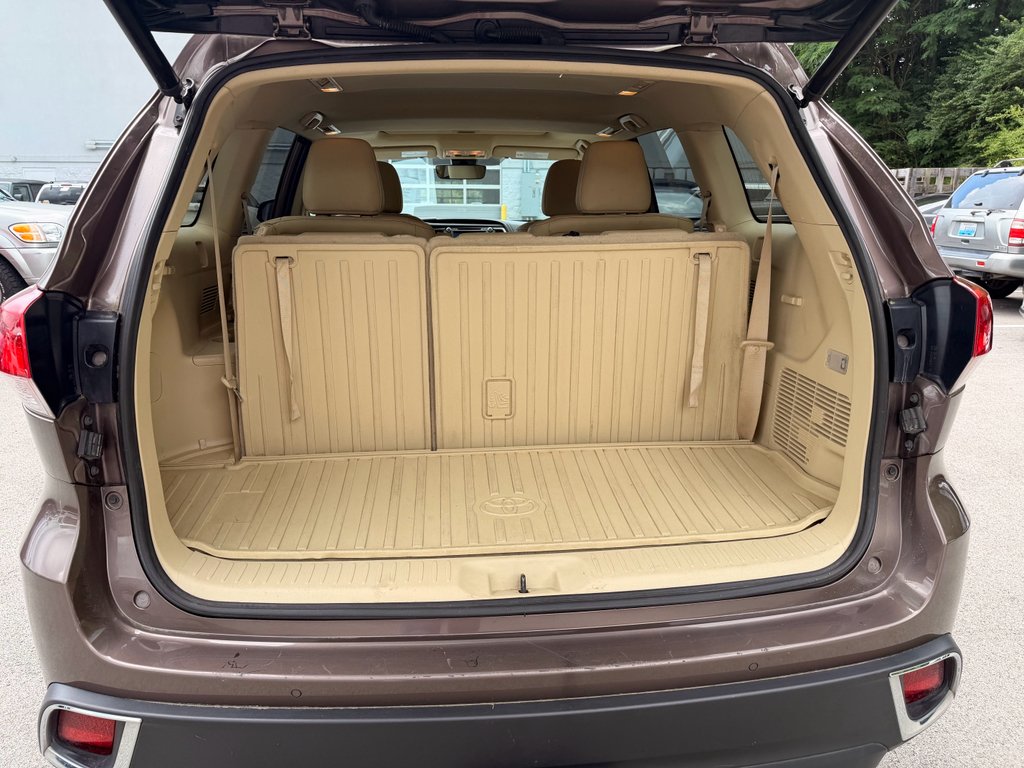 Used 2019 Toasted Walnut Pearl Toyota Limited image 9