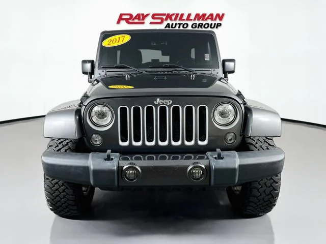 Used 2017 Gray Jeep Unlimited Sahara image 2